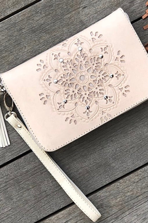 SHOE SHU | SUMMER ZIP WALLET NATURAL | Bohemian Love Runway