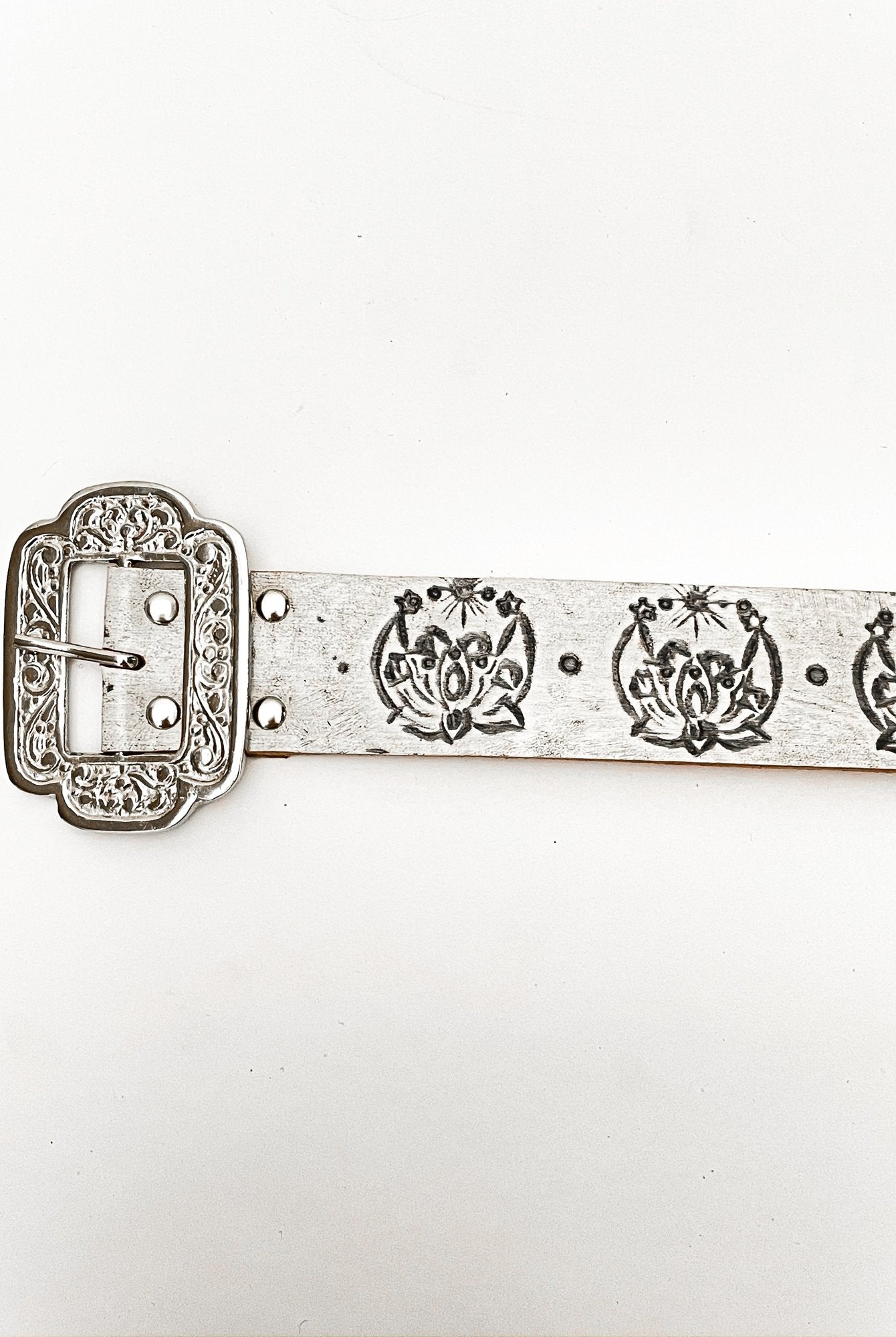 HOUSE OF SKYE | COSMIC LOVE LEATHER BELT VINTAGE WHITE | Bohemian Love Runway