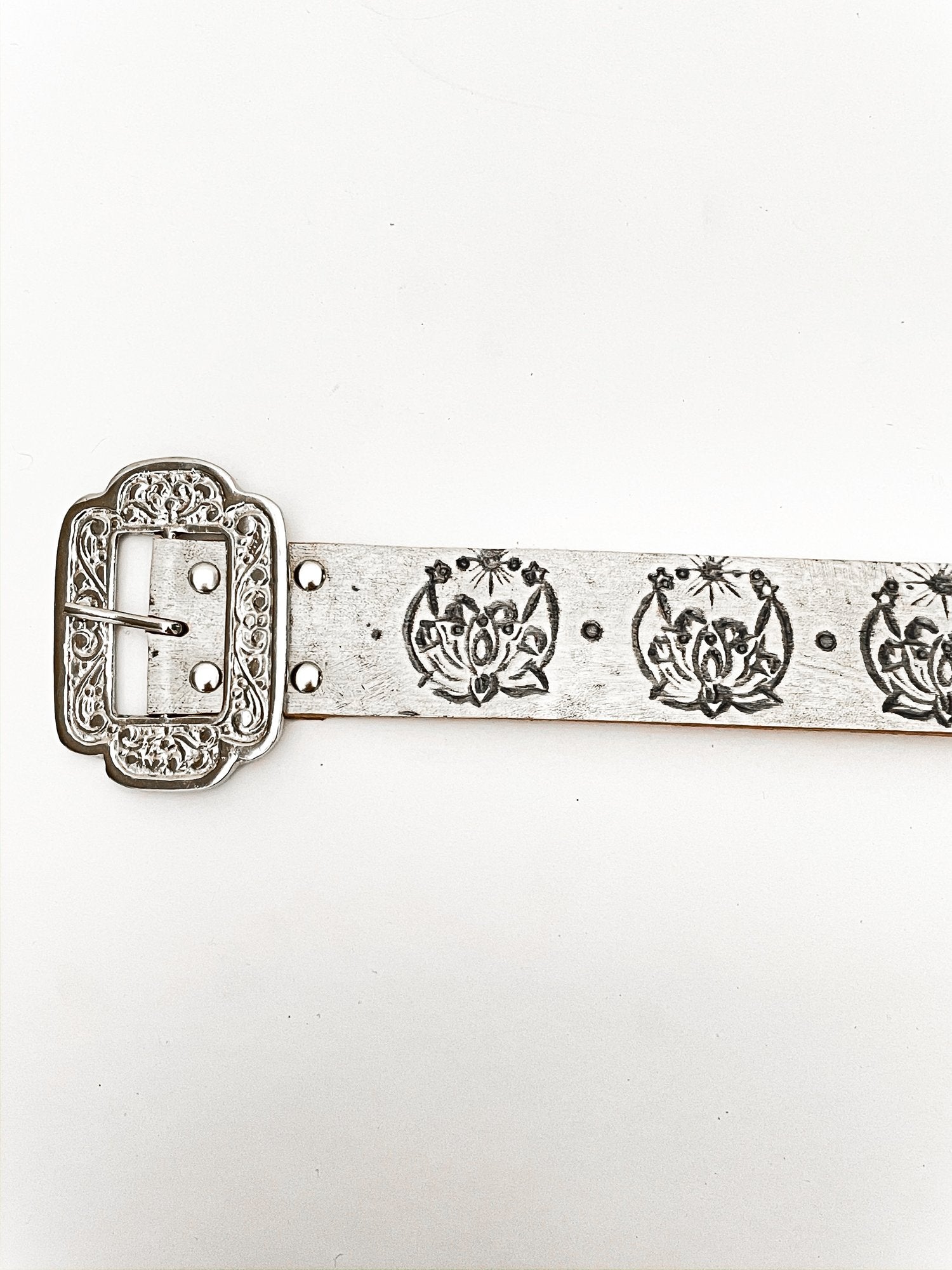 HOUSE OF SKYE | COSMIC LOVE LEATHER BELT VINTAGE WHITE | Bohemian Love Runway