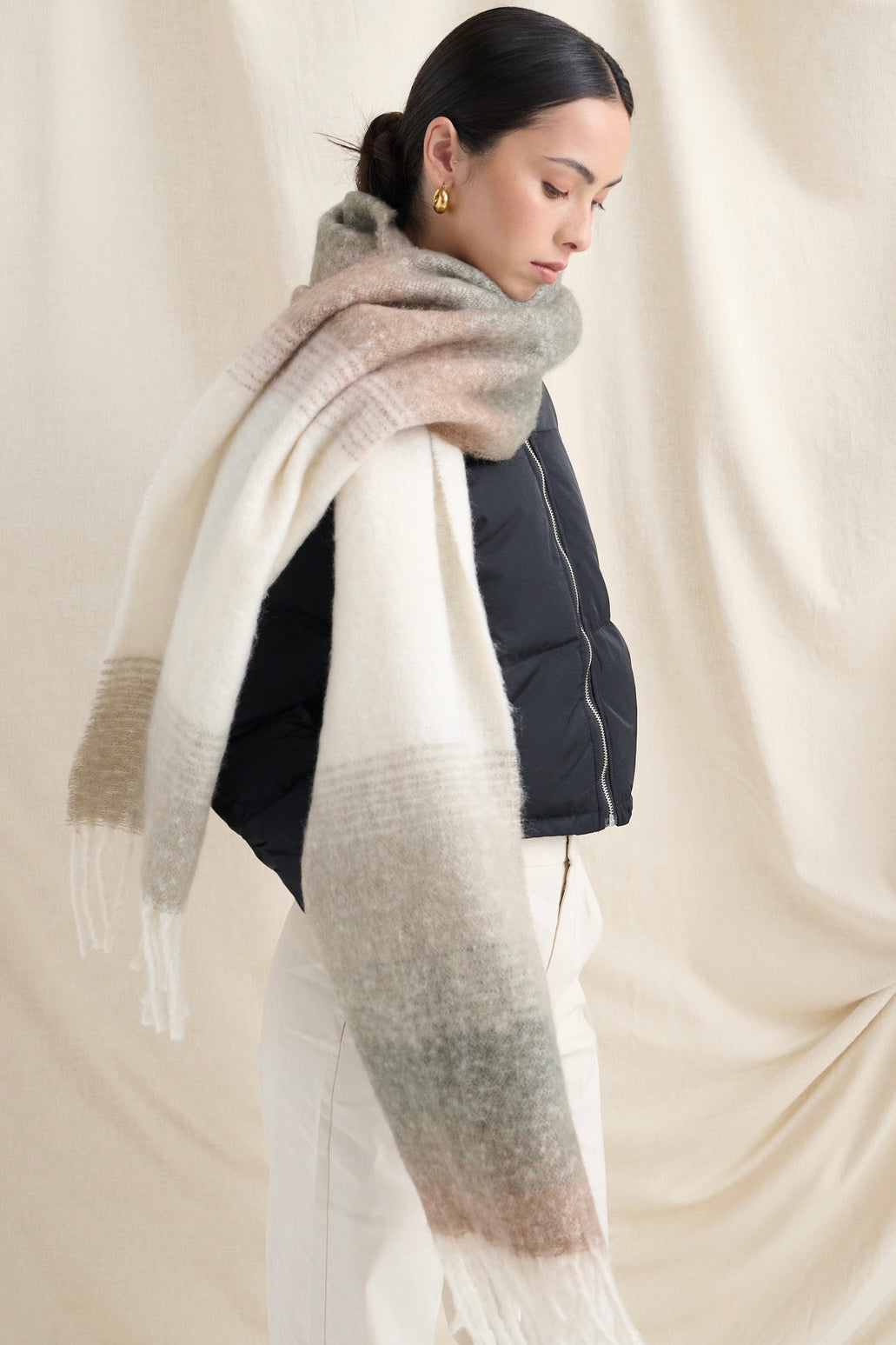 ANGELS WHISPER | YURA GRADIENT FLUFFY SCARF GREY | Bohemian Love Runway