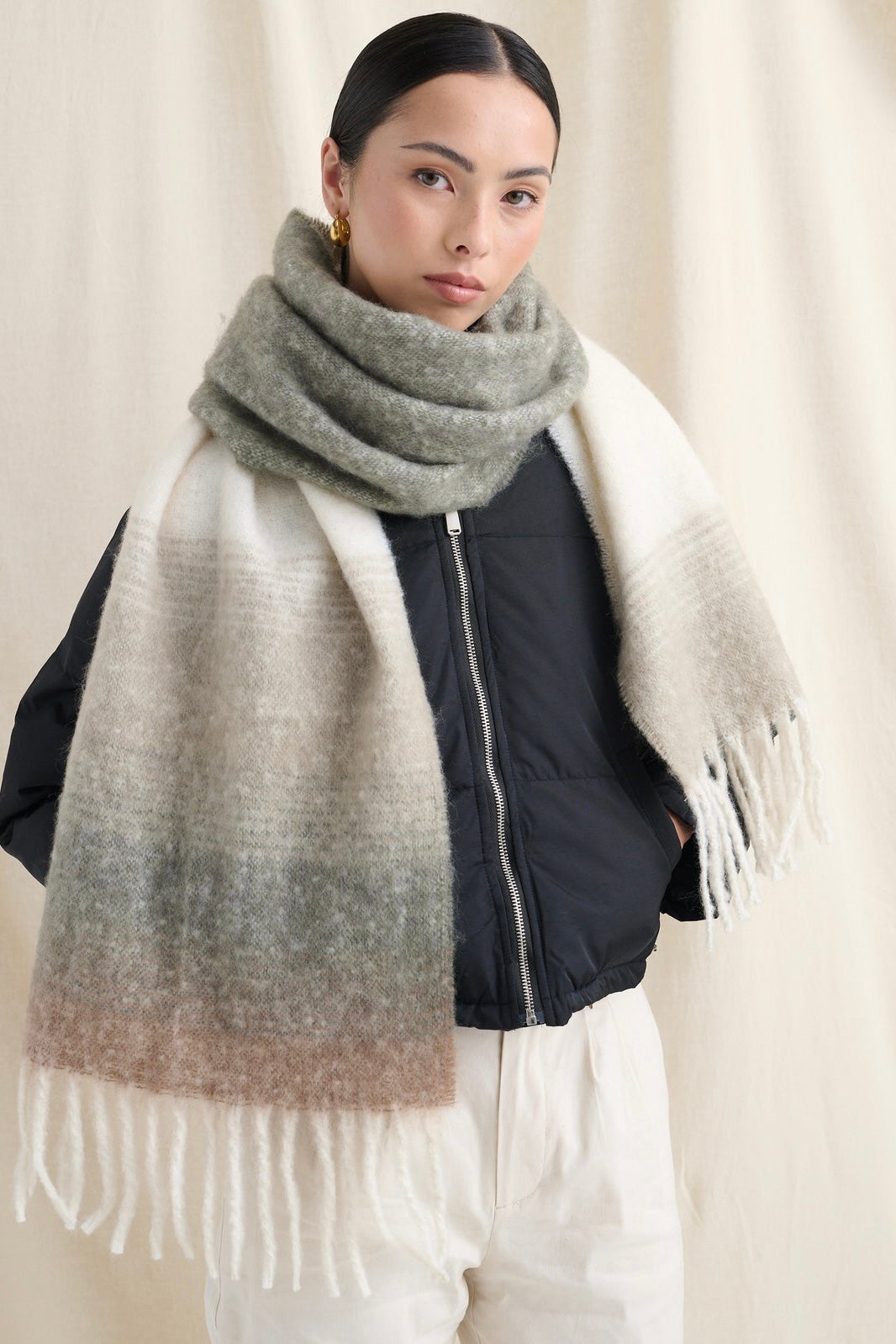 ANGELS WHISPER | YURA GRADIENT FLUFFY SCARF GREY | Bohemian Love Runway