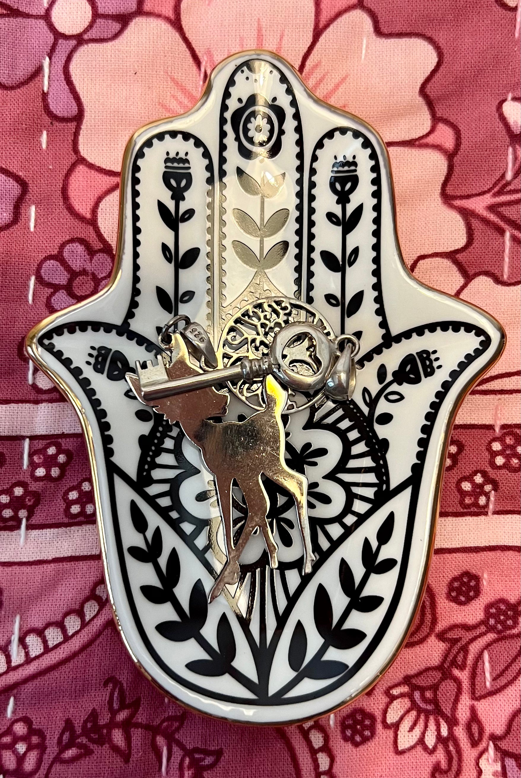 BOHEMIAN LOVE RUNWAY | PALM CERAMIC DISH | Bohemian Love Runway