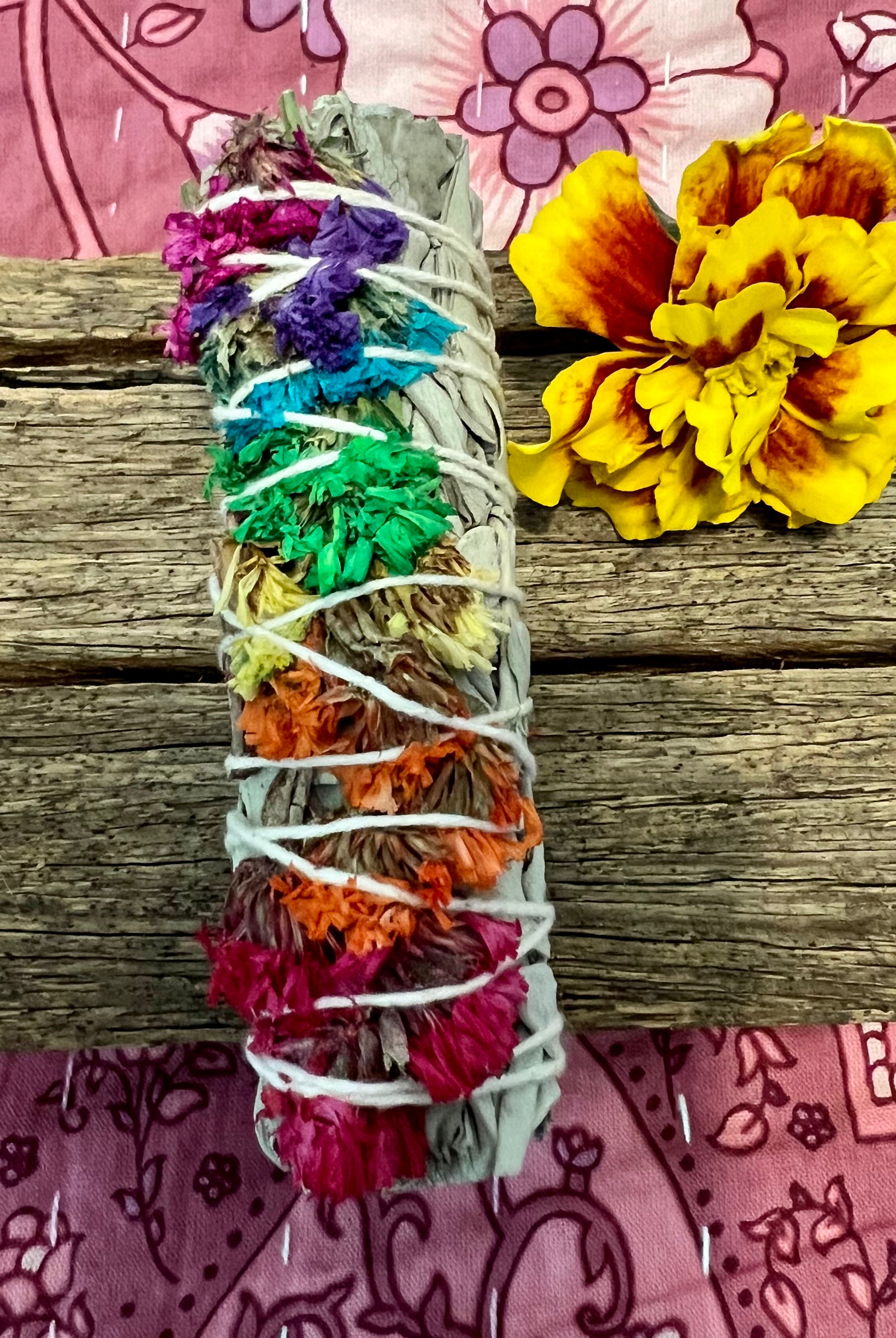BOHEMIAN LOVE RUNWAY | CALIFORNIAN WHITE SAGE CHAKRA RAINBOW SMUDGE STICK | Bohemian Love Runway