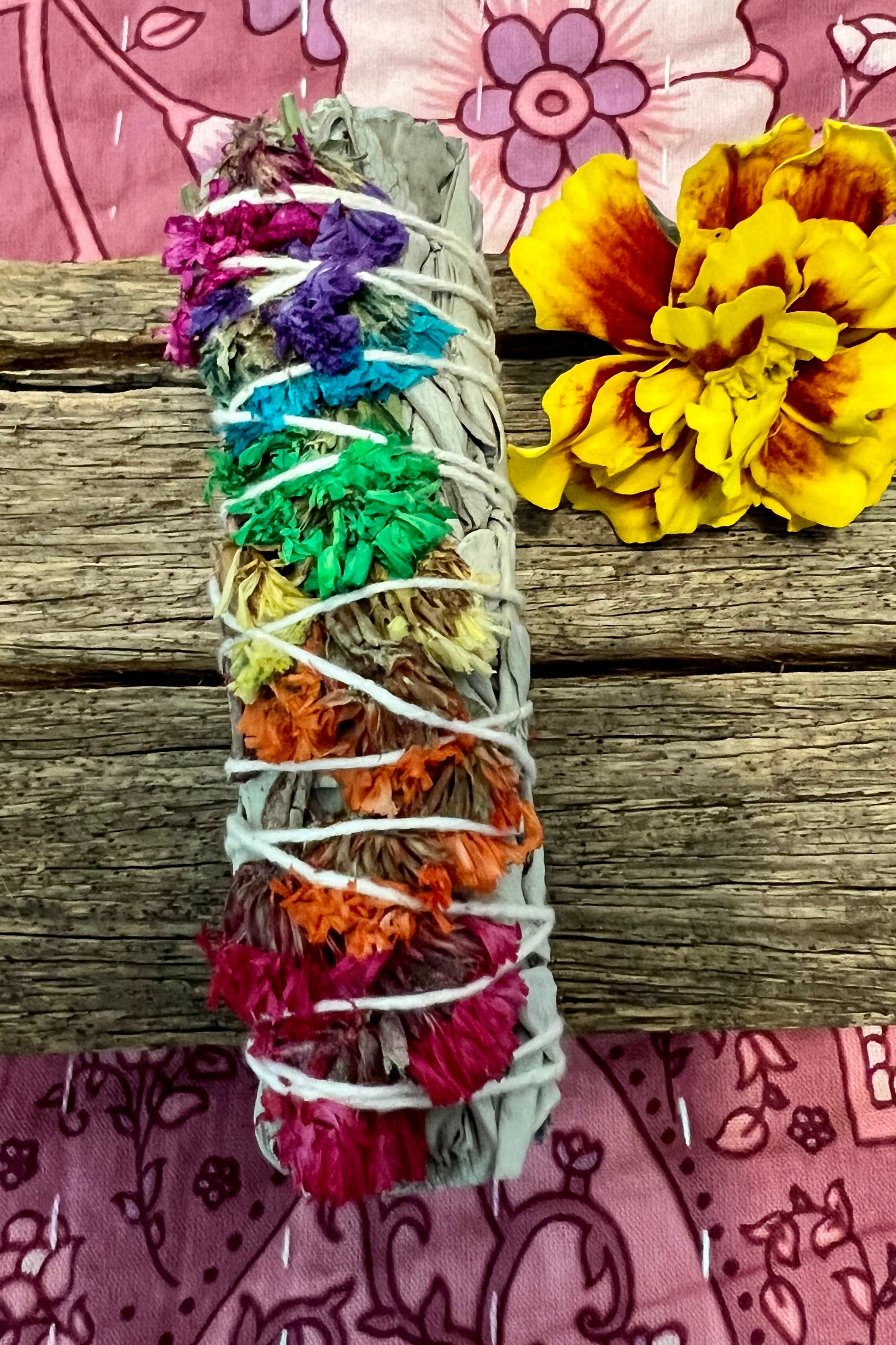 BOHEMIAN LOVE RUNWAY | CALIFORNIAN WHITE SAGE CHAKRA RAINBOW SMUDGE STICK | Bohemian Love Runway