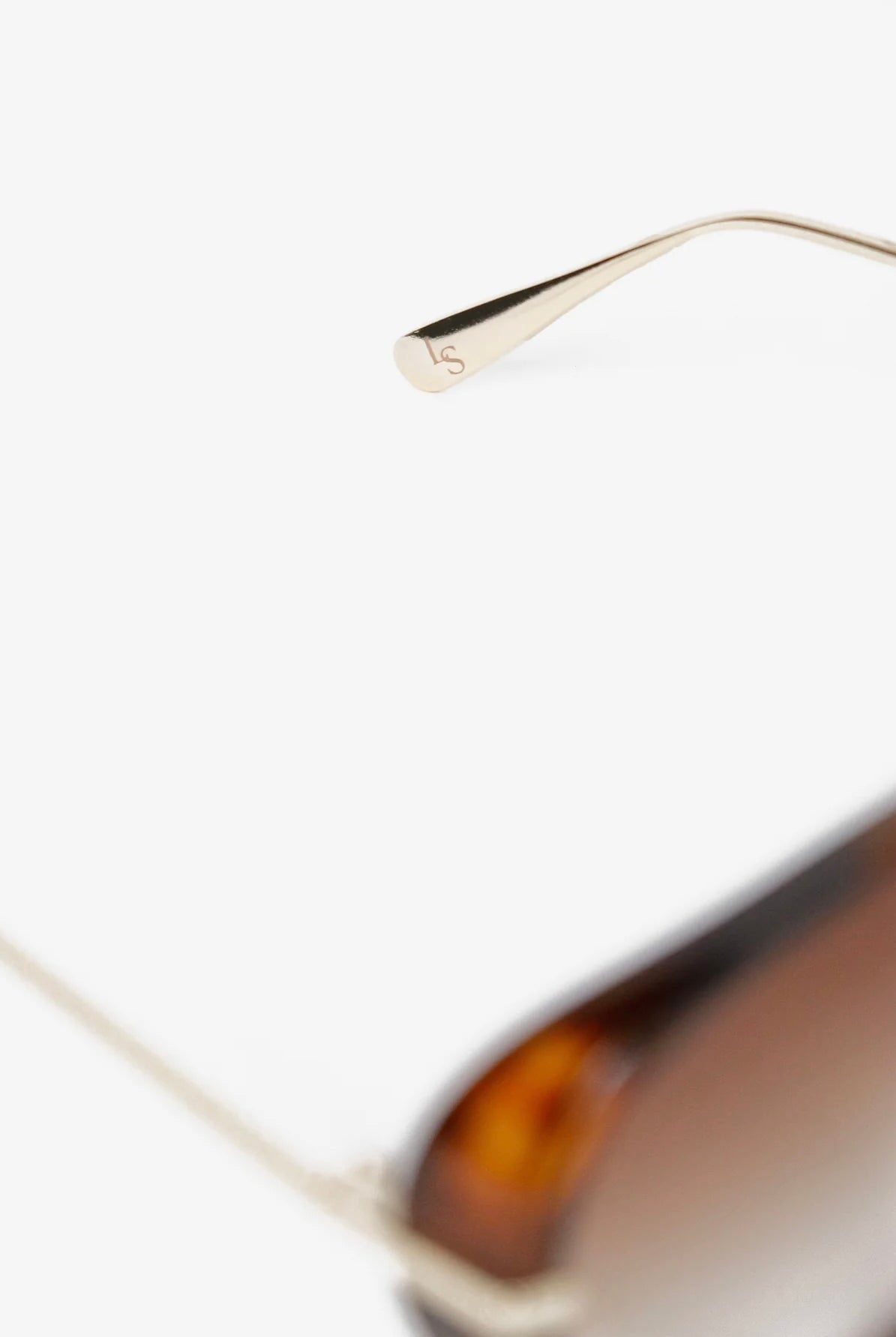 Woman wearing Jacqueline oversized aviator sunglasses in brown tortoiseshell with gradient lenses