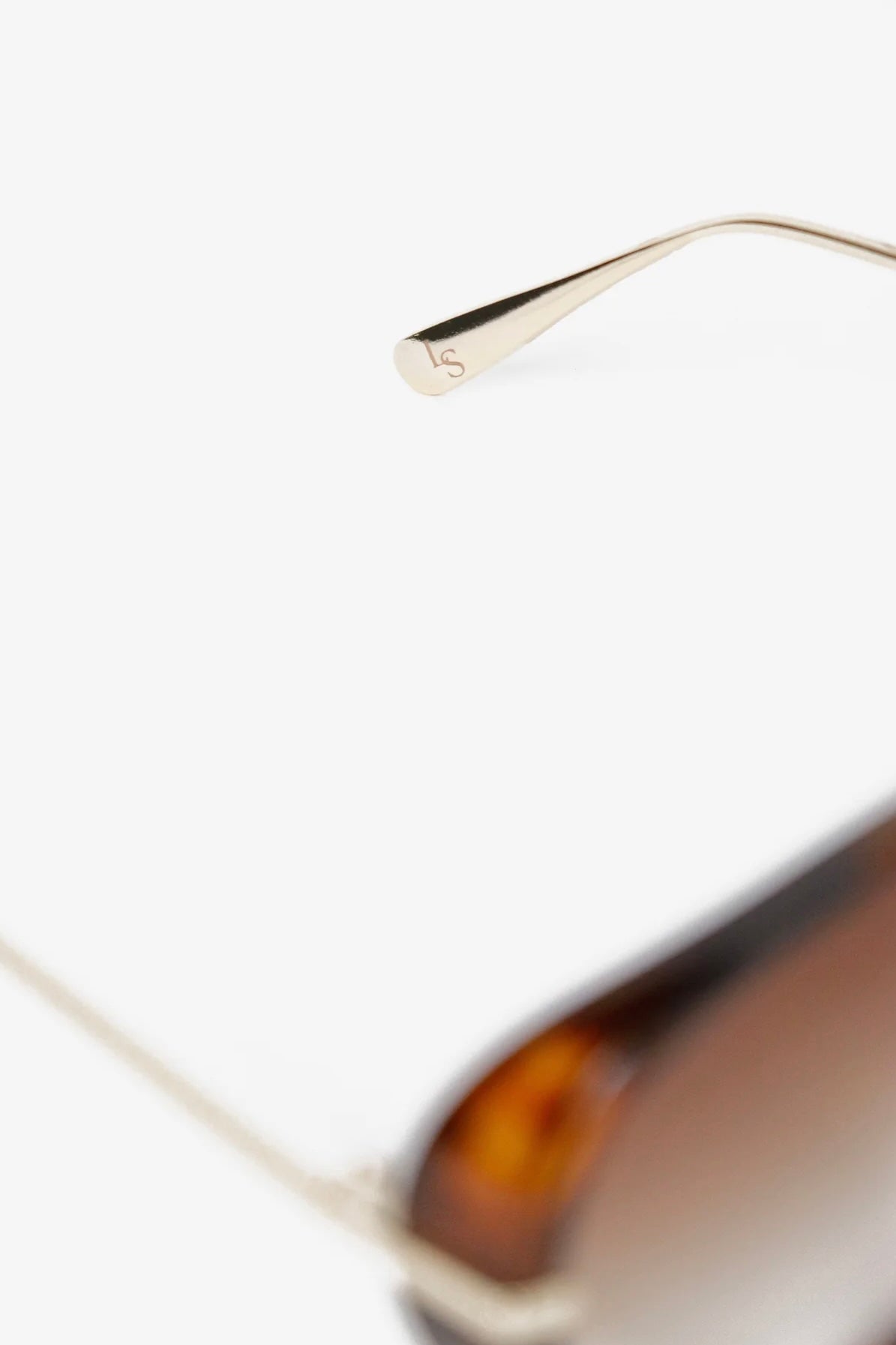 Woman wearing Jacqueline oversized aviator sunglasses in brown tortoiseshell with gradient lenses
