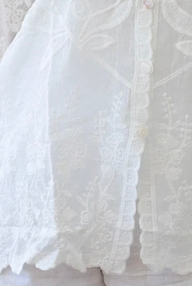 White cotton embroidered blouse with V-neck and scalloped edges – women’s tops Australia summer style