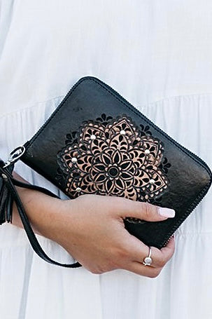 SHOE SHU | SUMMER ZIP WALLET BLACK | Bohemian Love Runway