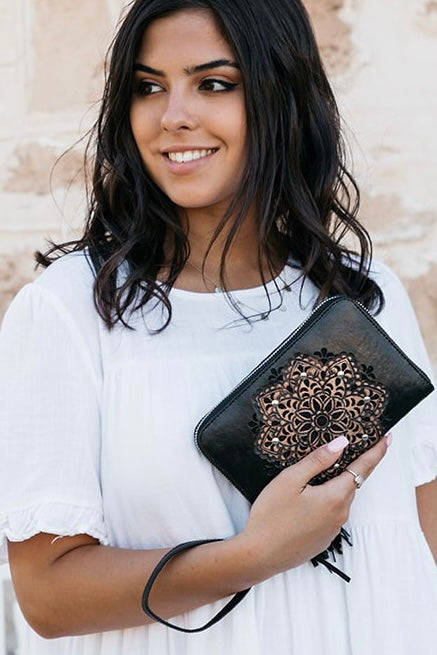 SHOE SHU | SUMMER ZIP WALLET BLACK | Bohemian Love Runway