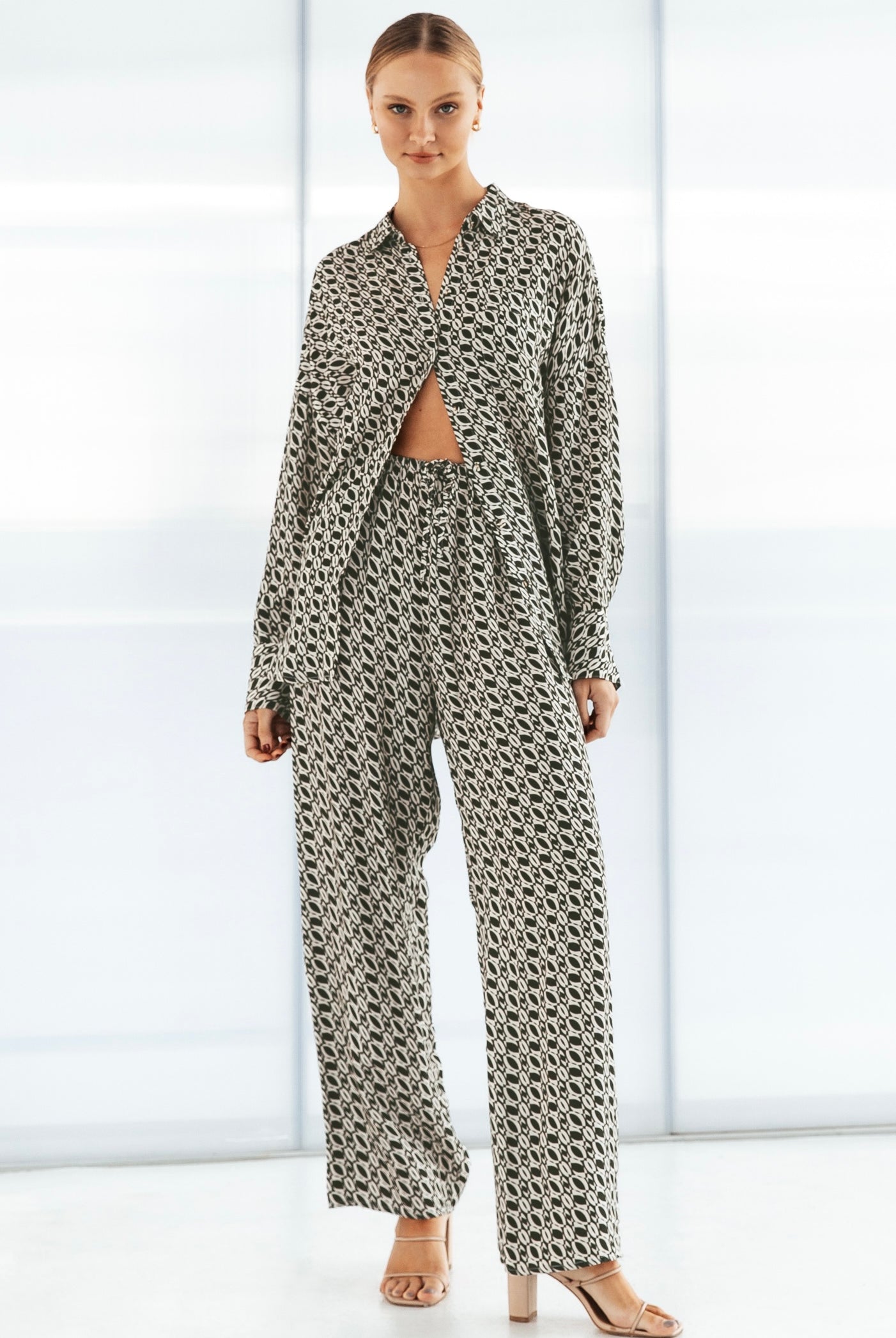WHITE CLOSET | SOLINA PANT | Bohemian Love Runway