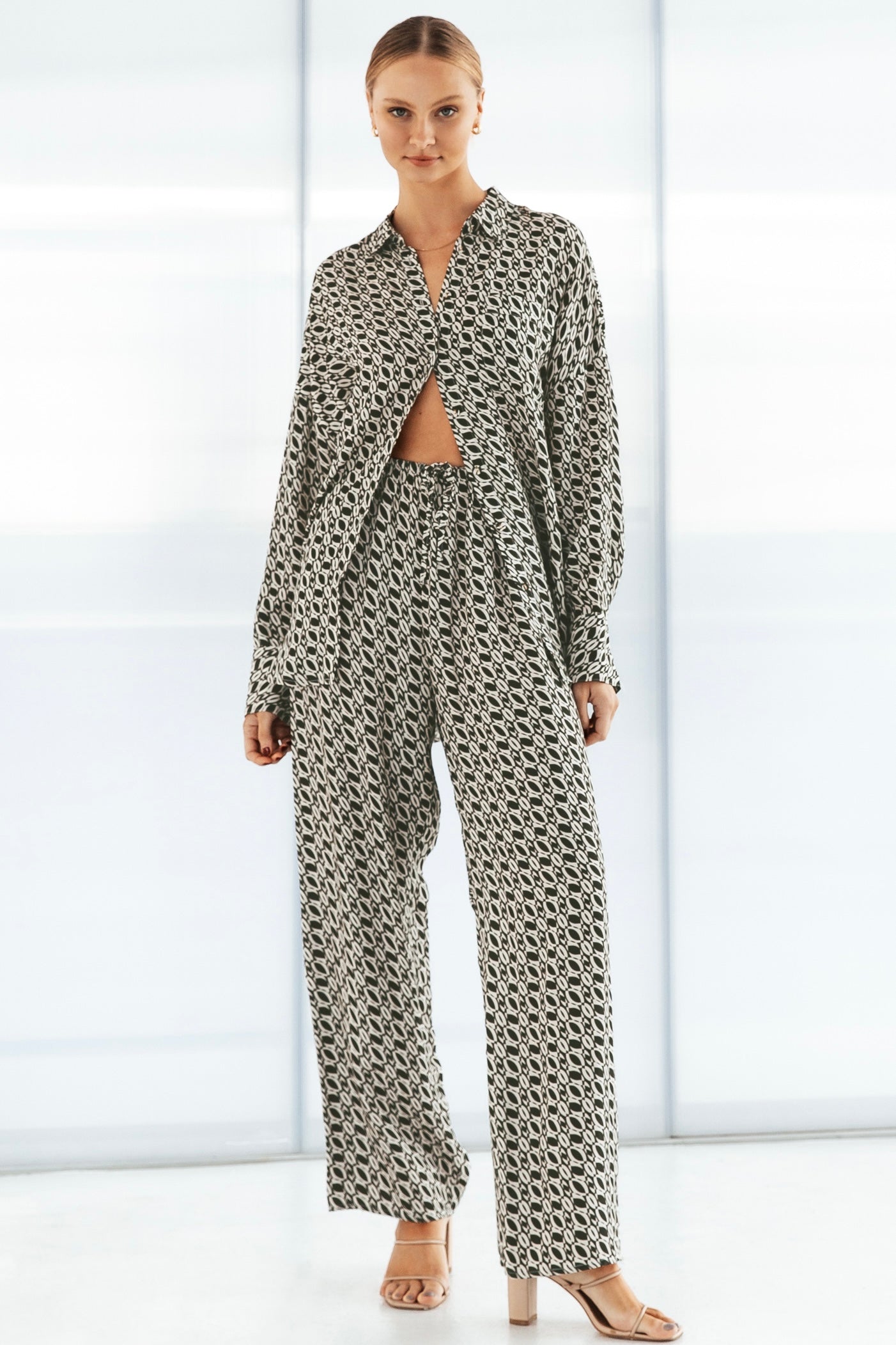 WHITE CLOSET | SOLINA SHIRT | Bohemian Love Runway