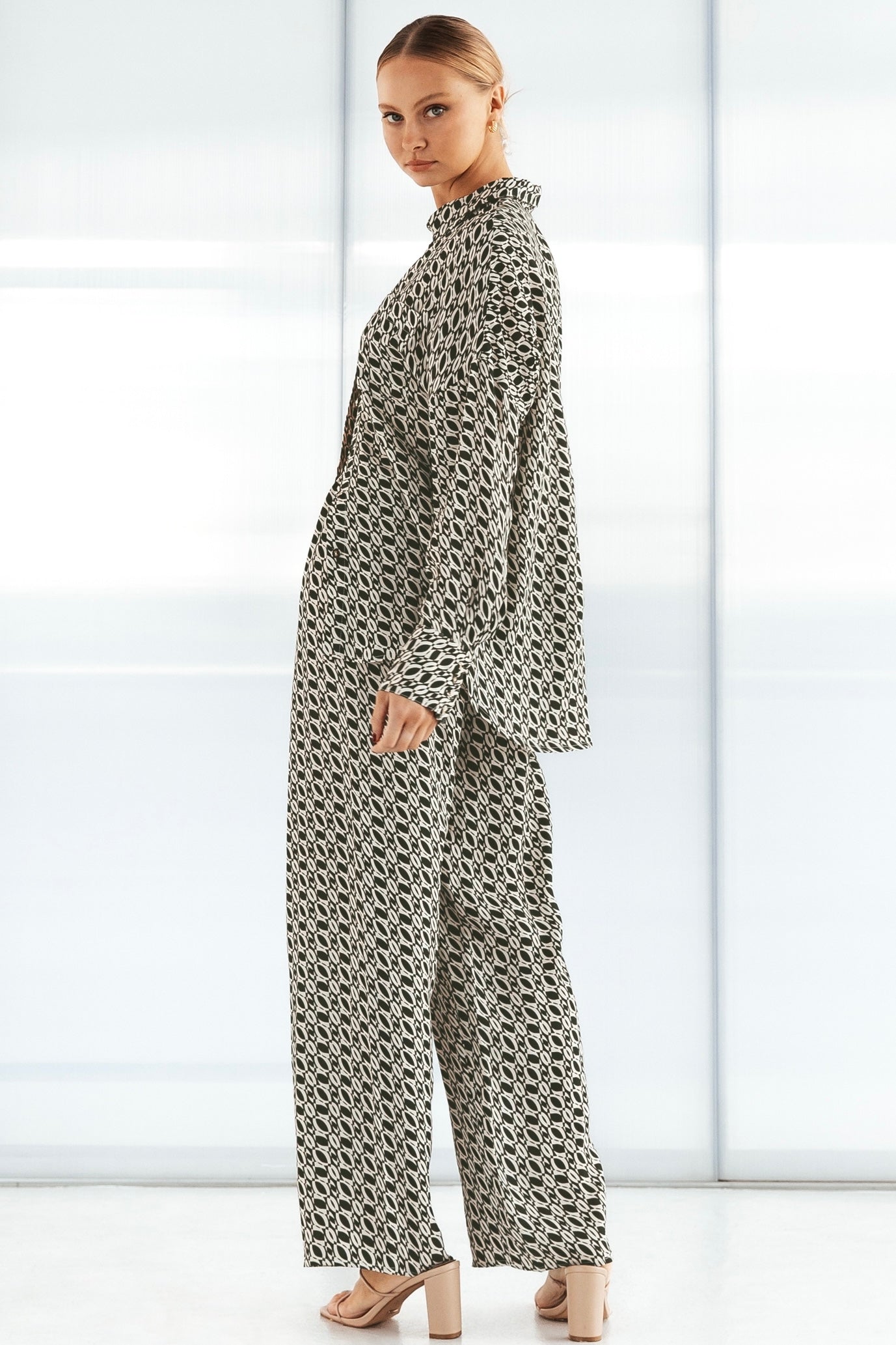 WHITE CLOSET | SOLINA PANT | Bohemian Love Runway