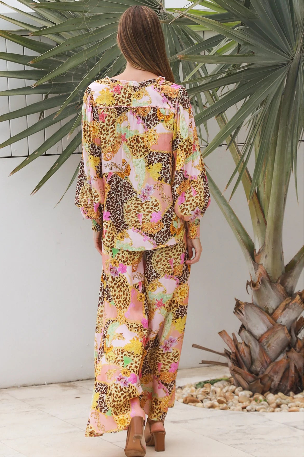 Vera Blouse in rayon with patchwork animal and floral print, V-neckline, blouson sleeves and lace shoulder detailing