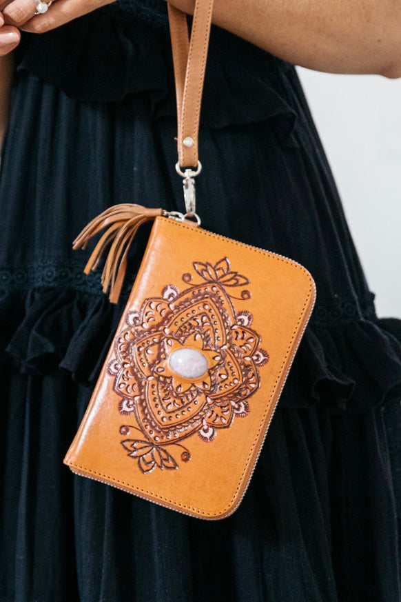 SHOE SHU | ETERNITY LEATHER ZIP ROUND WALLET | Bohemian Love Runway