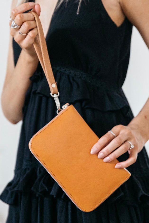 SHOE SHU | ETERNITY LEATHER ZIP ROUND WALLET | Bohemian Love Runway