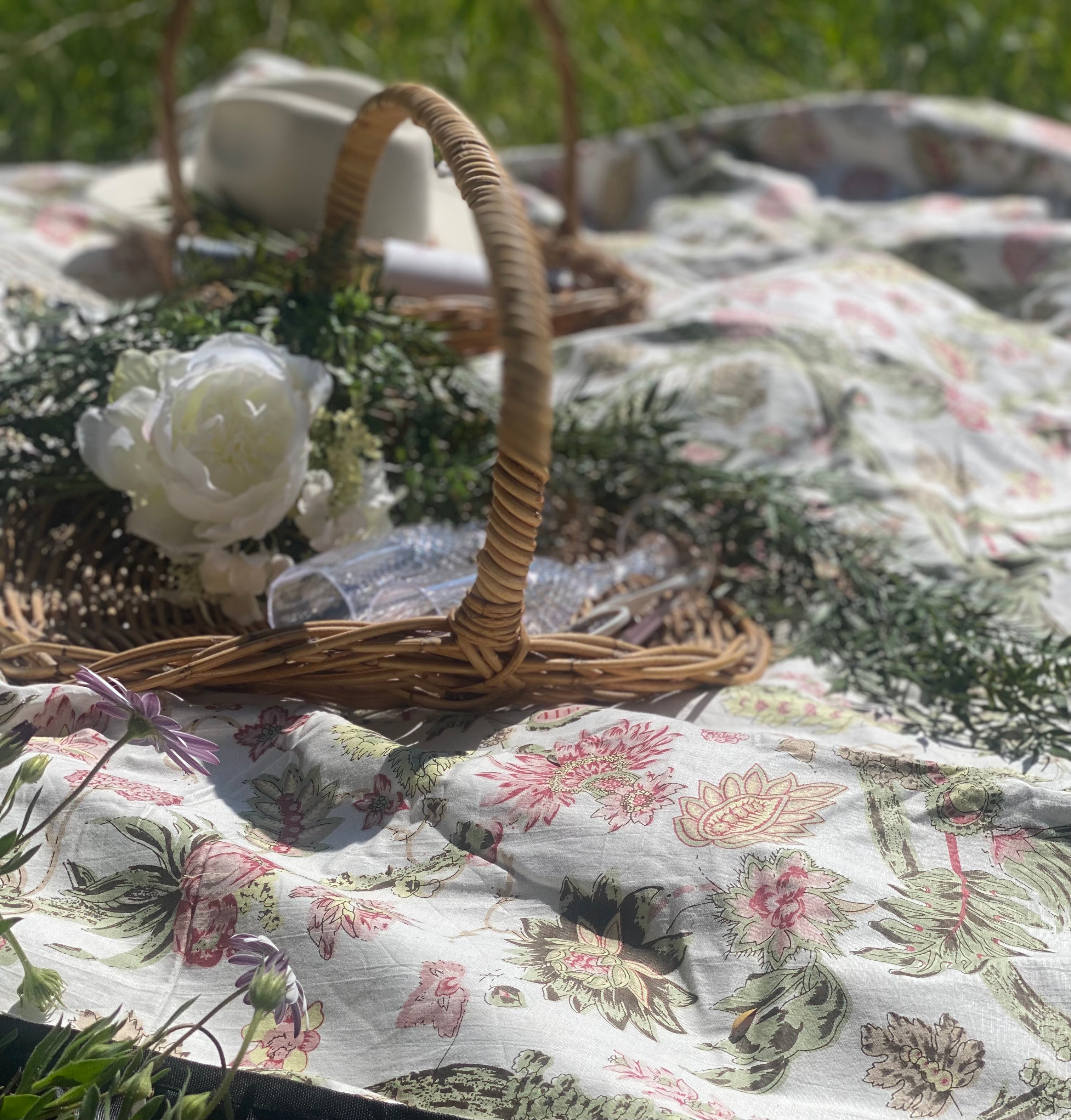 HOUSE OF SKYE | DAISY PICNIC BLANKET LILY WHITE | Bohemian Love Runway