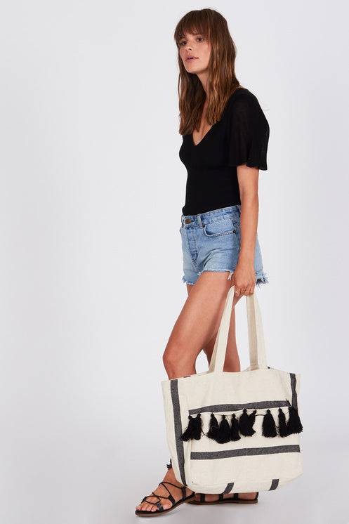AMUSE SOCIETY | CALA TOTE CASABLANCA | Bohemian Love Runway