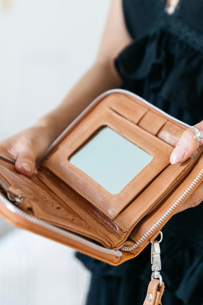 SHOE SHU | ETERNITY LEATHER ZIP ROUND WALLET | Bohemian Love Runway