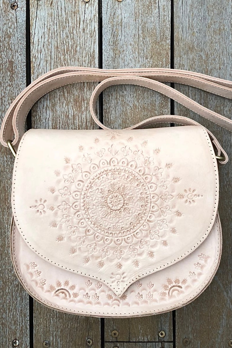 SHOE SHU | BLUSHING EARTH SADDLE BAG NATURAL | Bohemian Love Runway