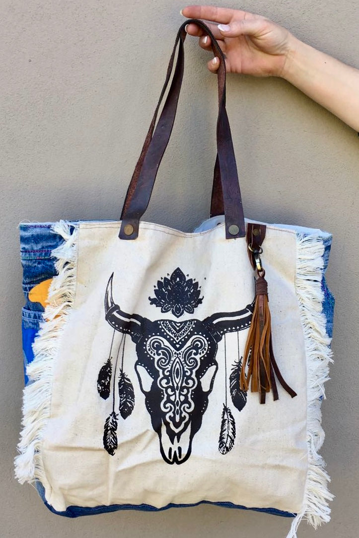 SHOE SHU | BUFFALO VINTAGE TOTE BAG WHITE | Bohemian Love Runway