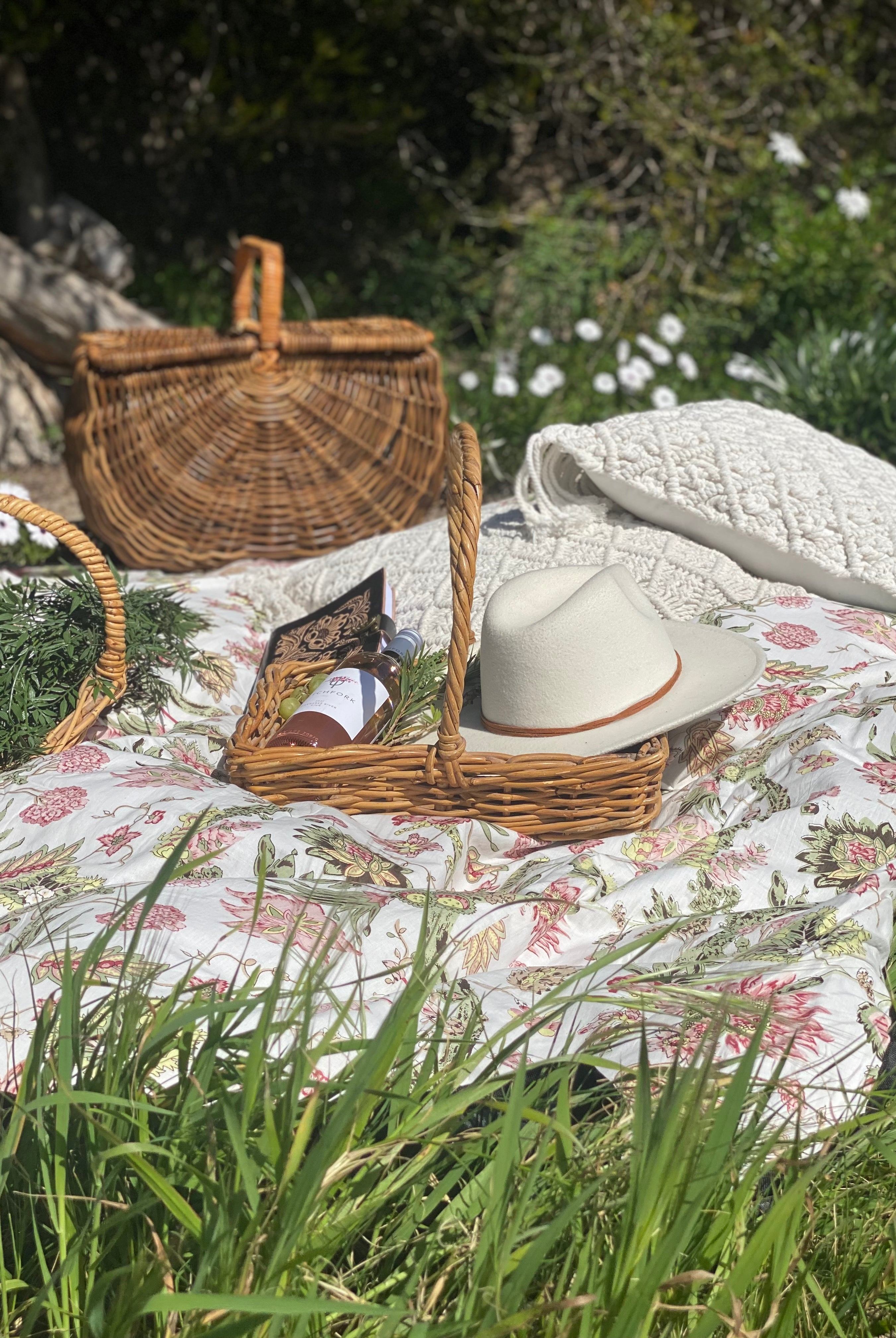 HOUSE OF SKYE | DAISY PICNIC BLANKET LILY WHITE | Bohemian Love Runway