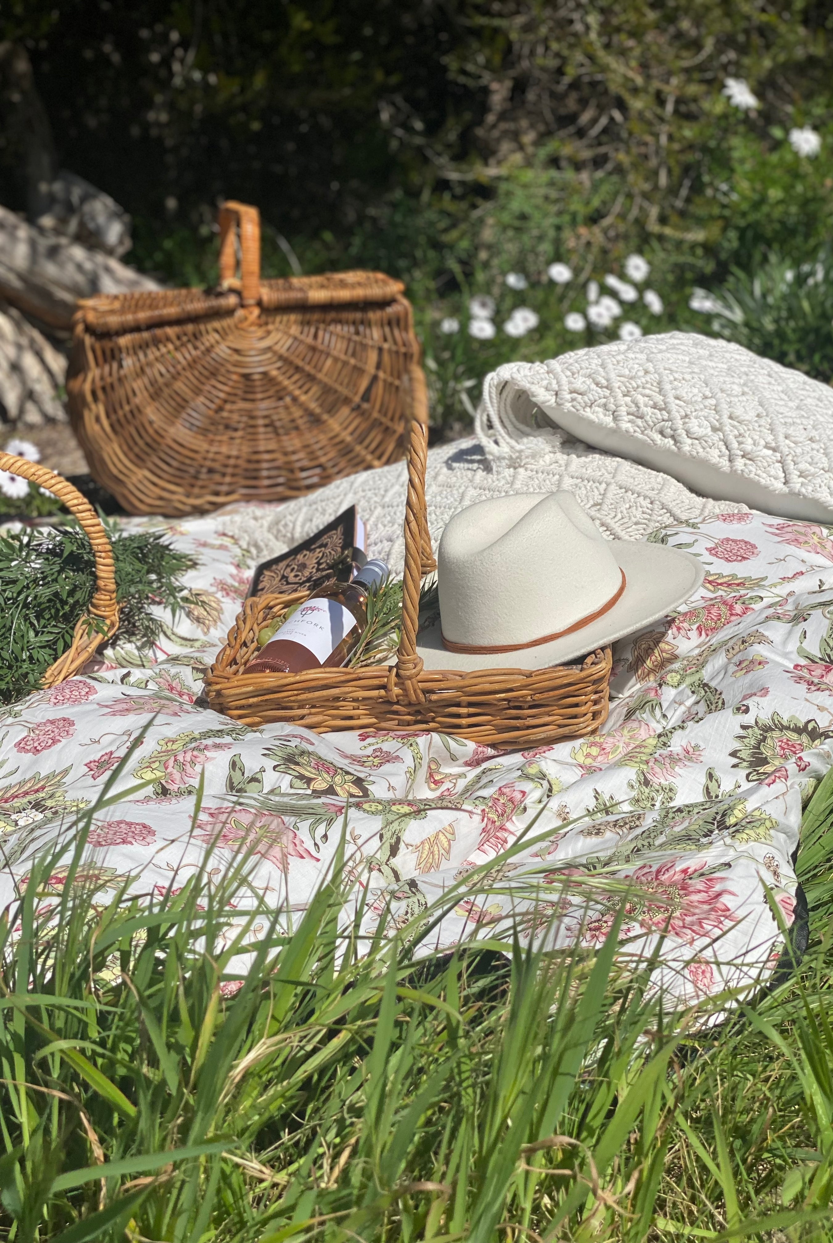 HOUSE OF SKYE | DAISY PICNIC BLANKET LILY WHITE | Bohemian Love Runway