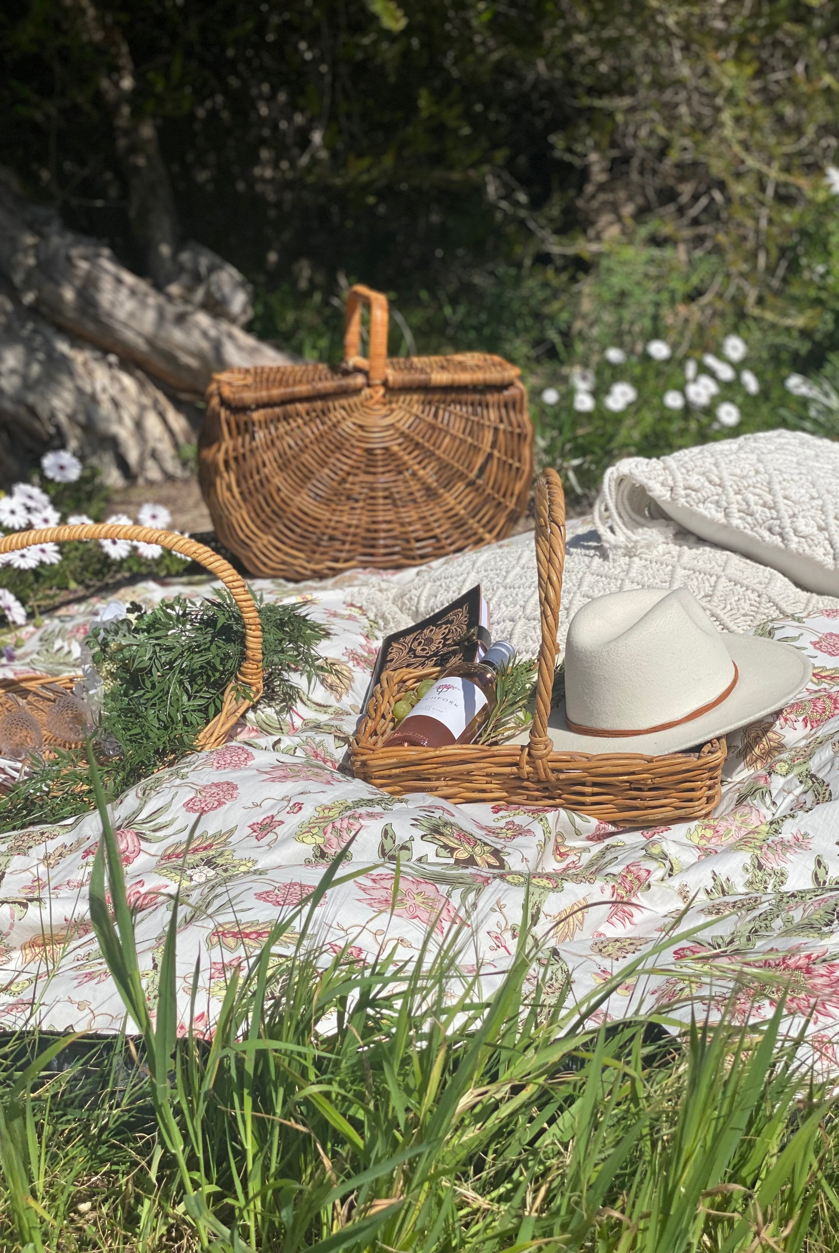 HOUSE OF SKYE | DAISY PICNIC BLANKET LILY WHITE | Bohemian Love Runway