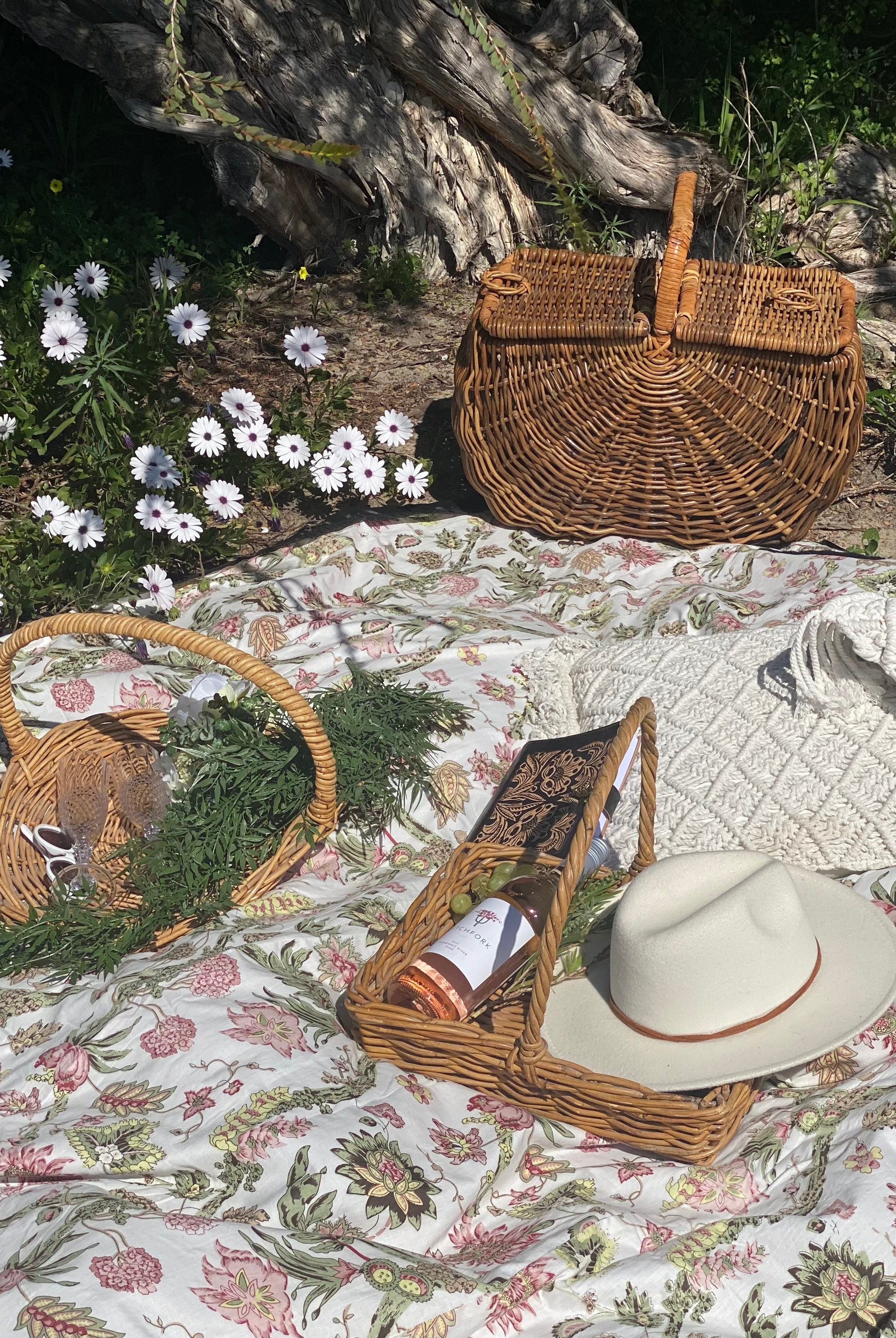 HOUSE OF SKYE | DAISY PICNIC BLANKET LILY WHITE | Bohemian Love Runway