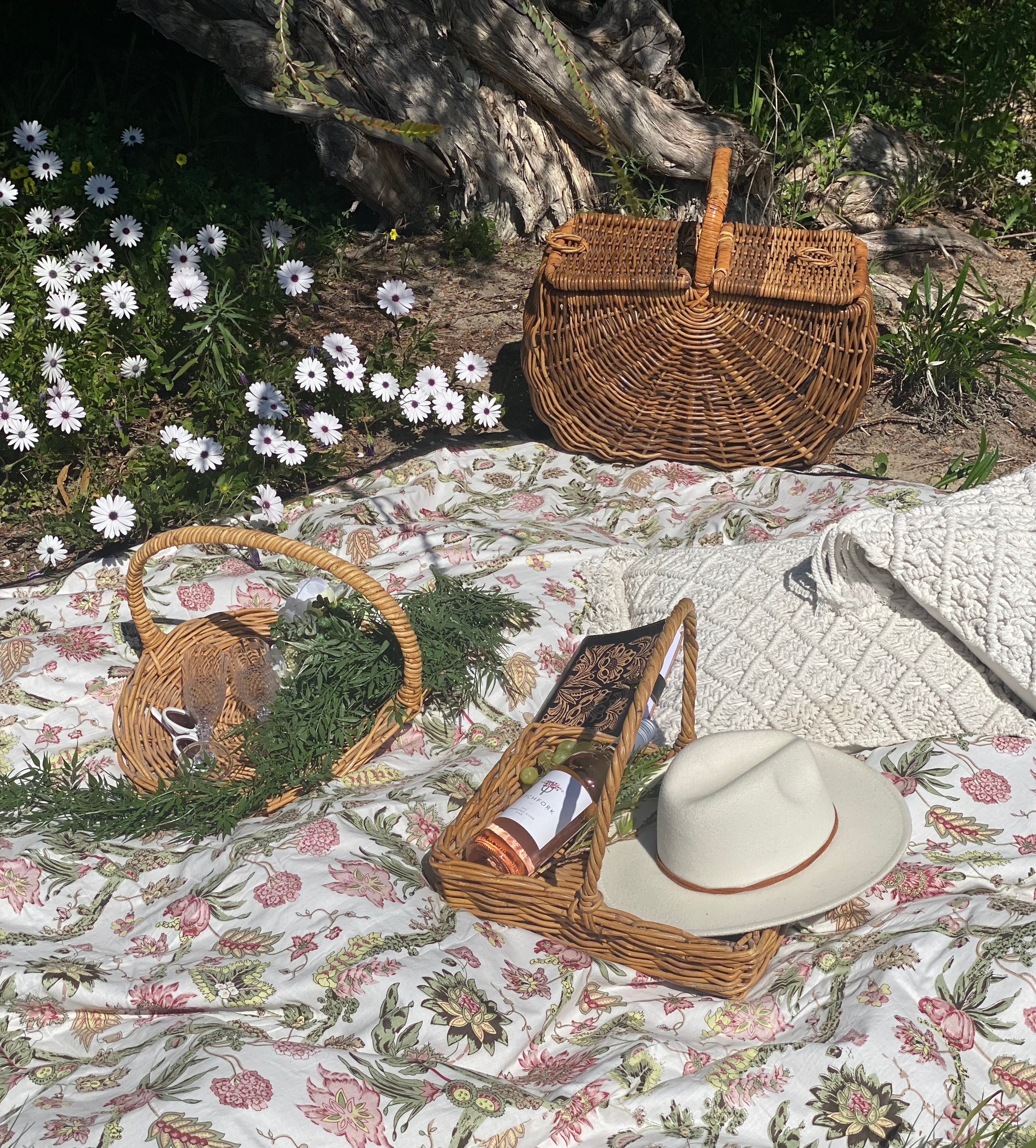 HOUSE OF SKYE | DAISY PICNIC BLANKET LILY WHITE | Bohemian Love Runway