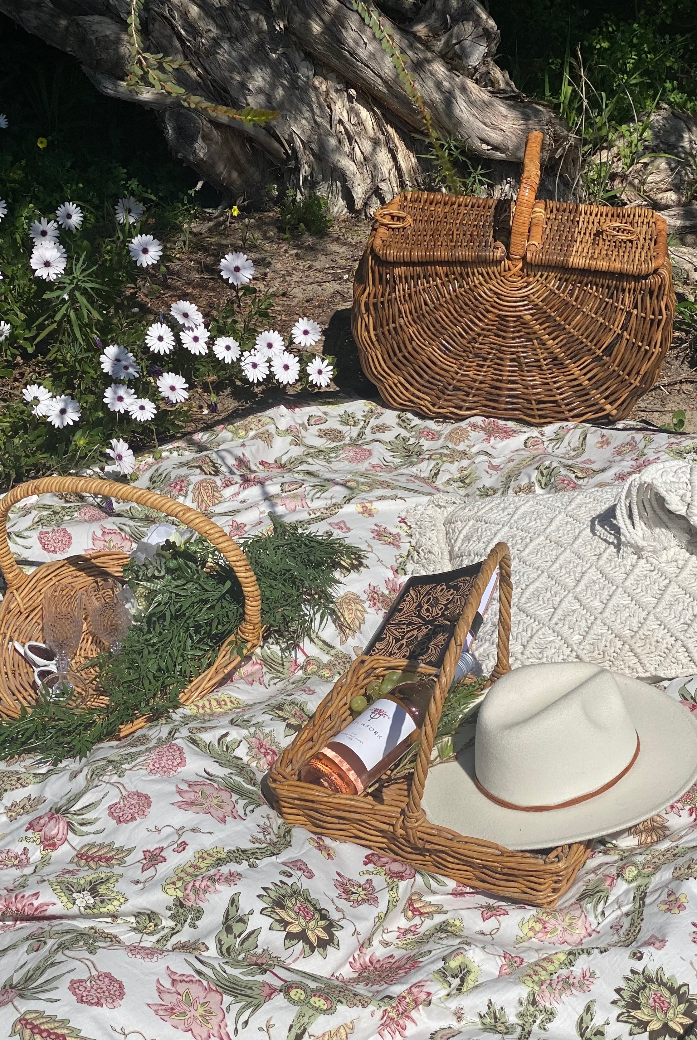 HOUSE OF SKYE | DAISY PICNIC BLANKET LILY WHITE | Bohemian Love Runway