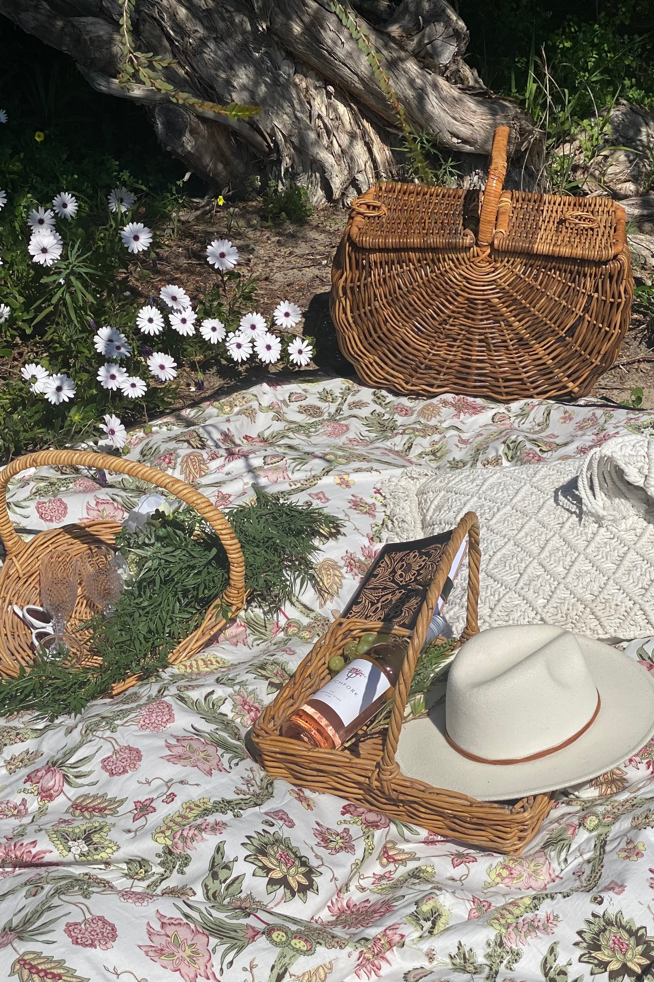 HOUSE OF SKYE | DAISY PICNIC BLANKET LILY WHITE | Bohemian Love Runway