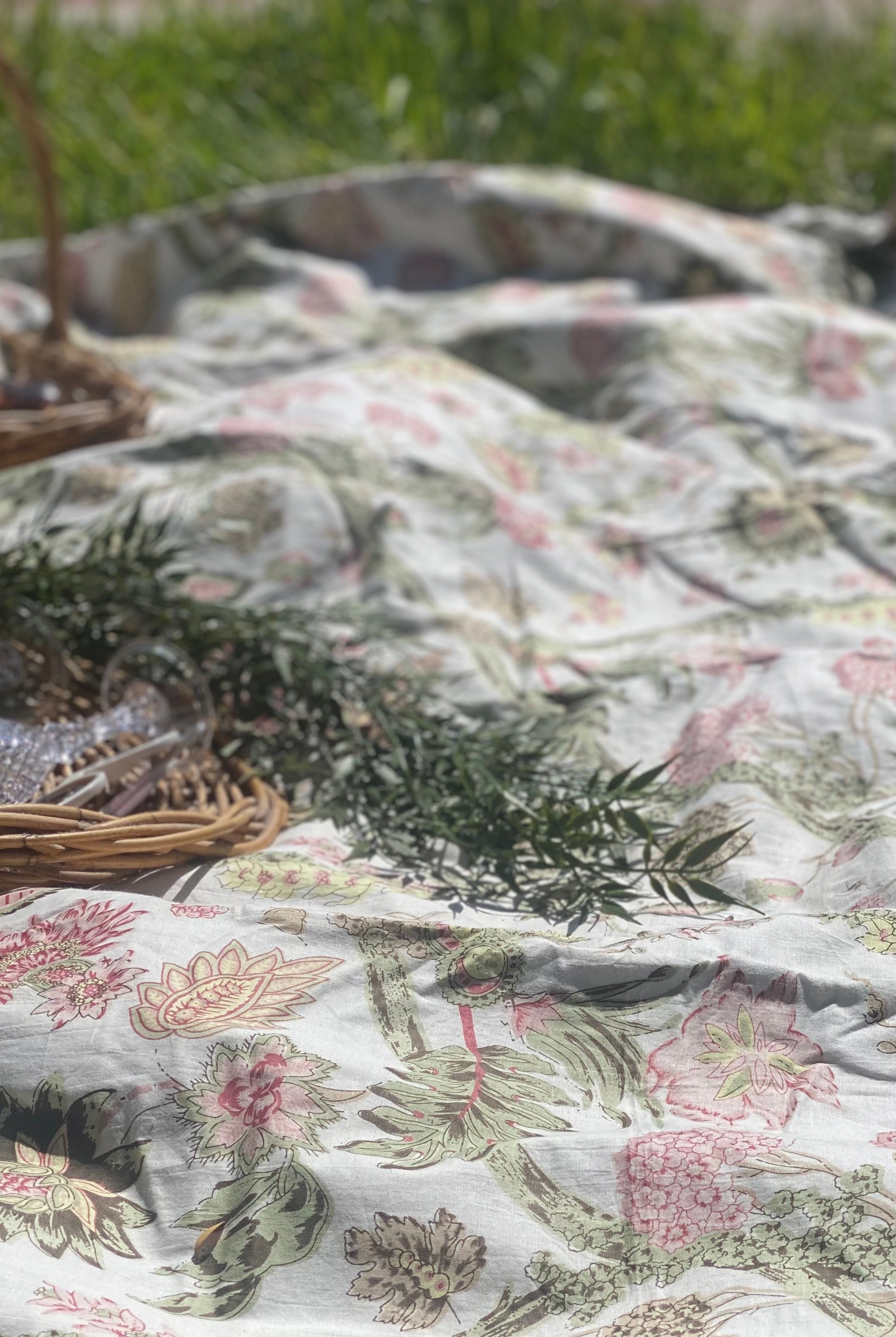 HOUSE OF SKYE | DAISY PICNIC BLANKET LILY WHITE | Bohemian Love Runway