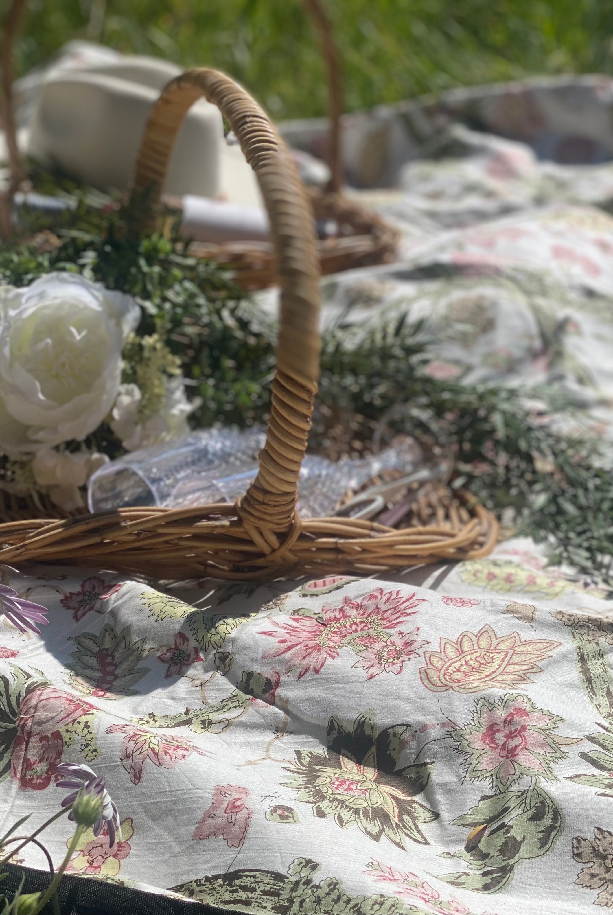 HOUSE OF SKYE | DAISY PICNIC BLANKET LILY WHITE | Bohemian Love Runway