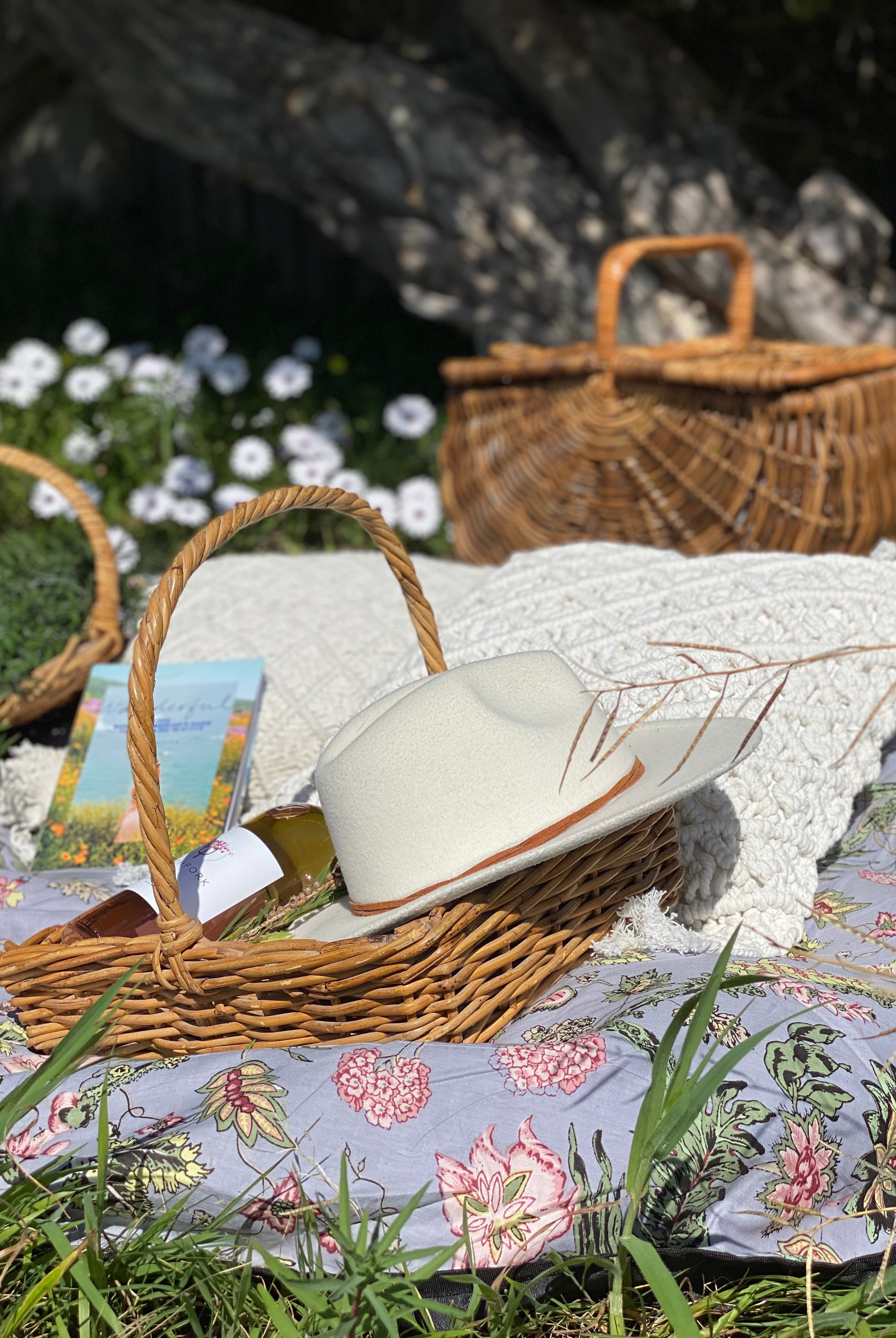 HOUSE OF SKYE | DAISY PICNIC BLANKET SILVER CLOUD | Bohemian Love Runway