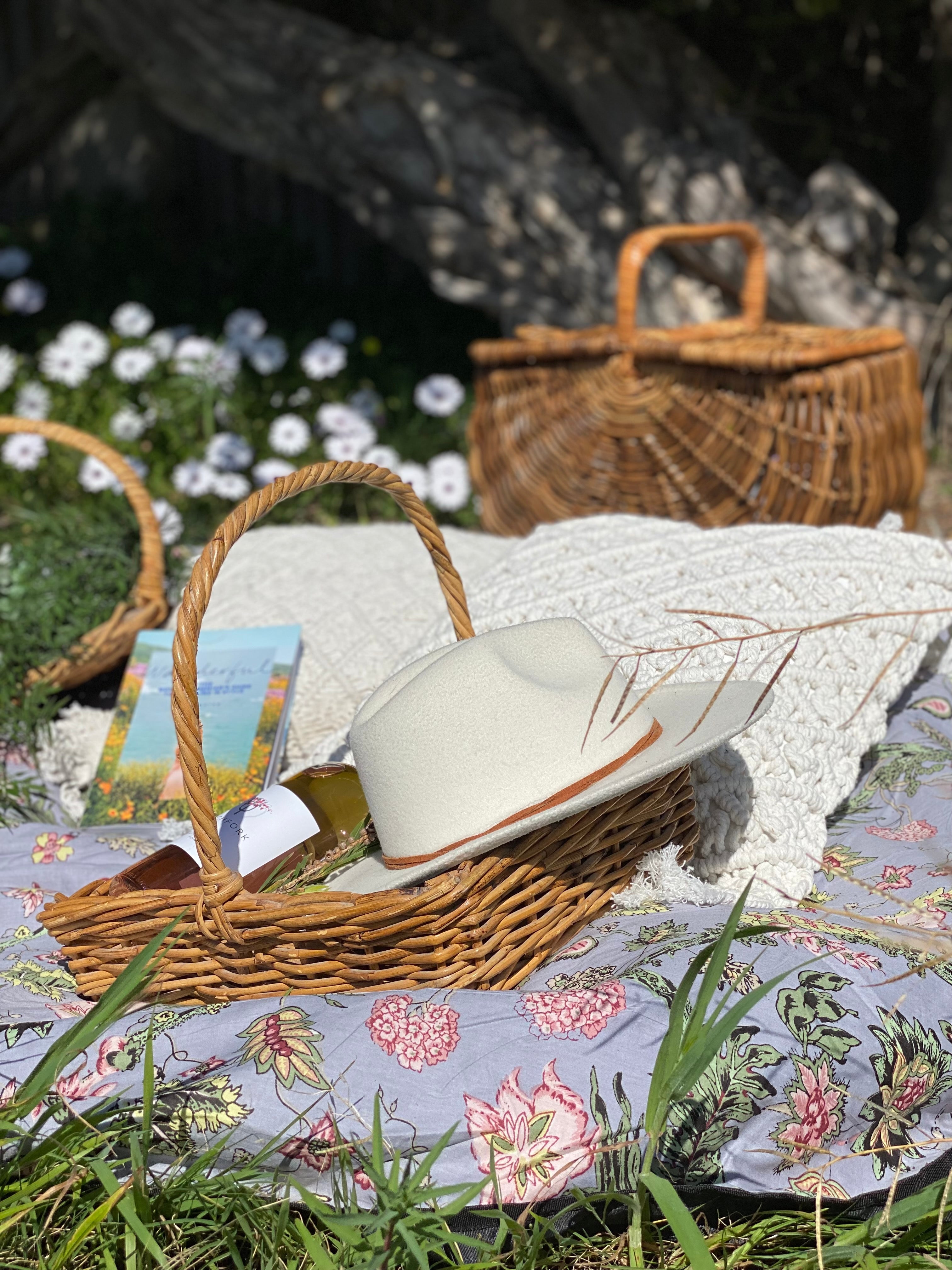 HOUSE OF SKYE | DAISY PICNIC BLANKET SILVER CLOUD | Bohemian Love Runway