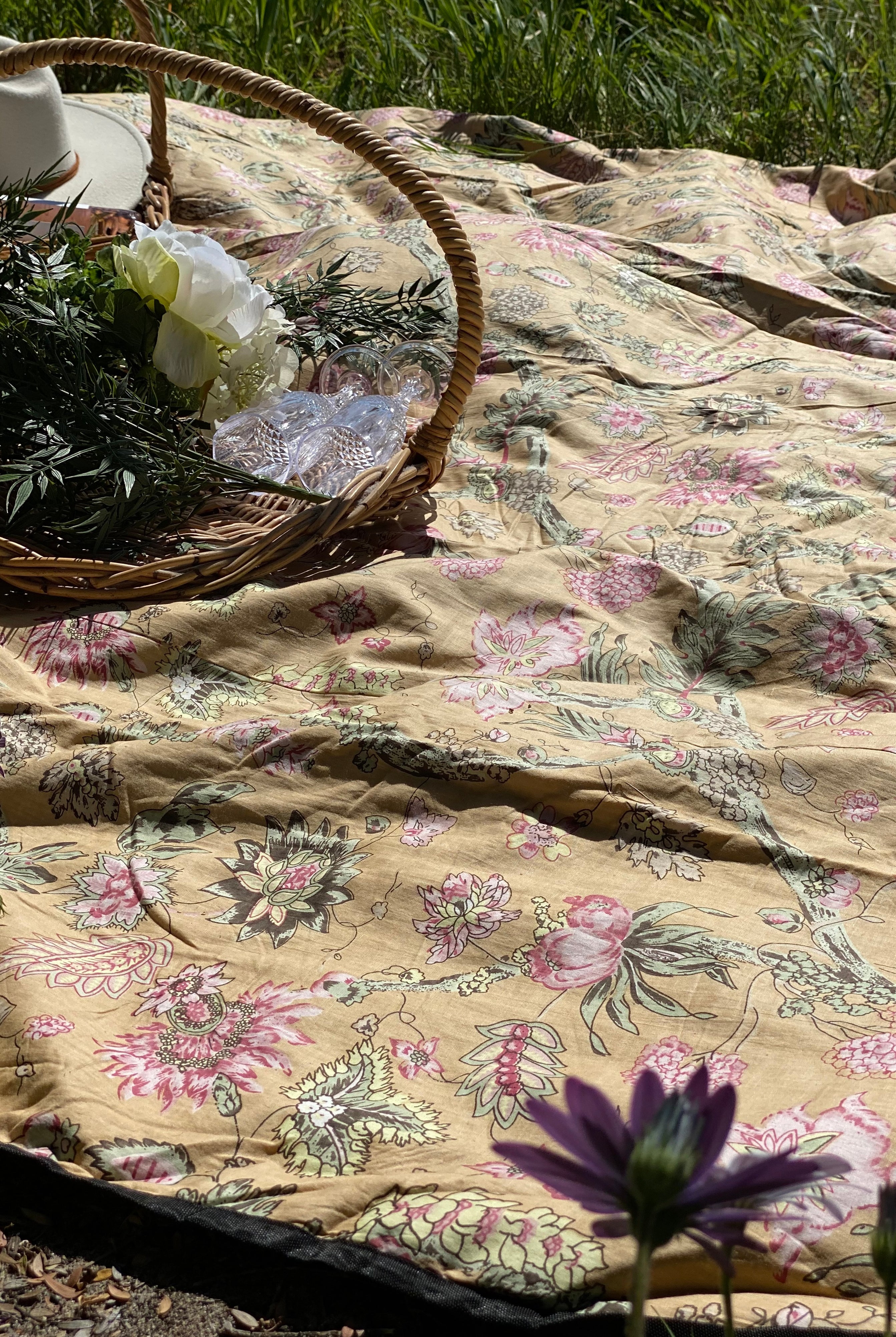 HOUSE OF SKYE | DAISY PICNIC BLANKET AMBER GOLD | Bohemian Love Runway