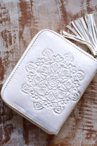 SHOE SHU | KAILUA WALLET DUSTY WHITE | Bohemian Love Runway
