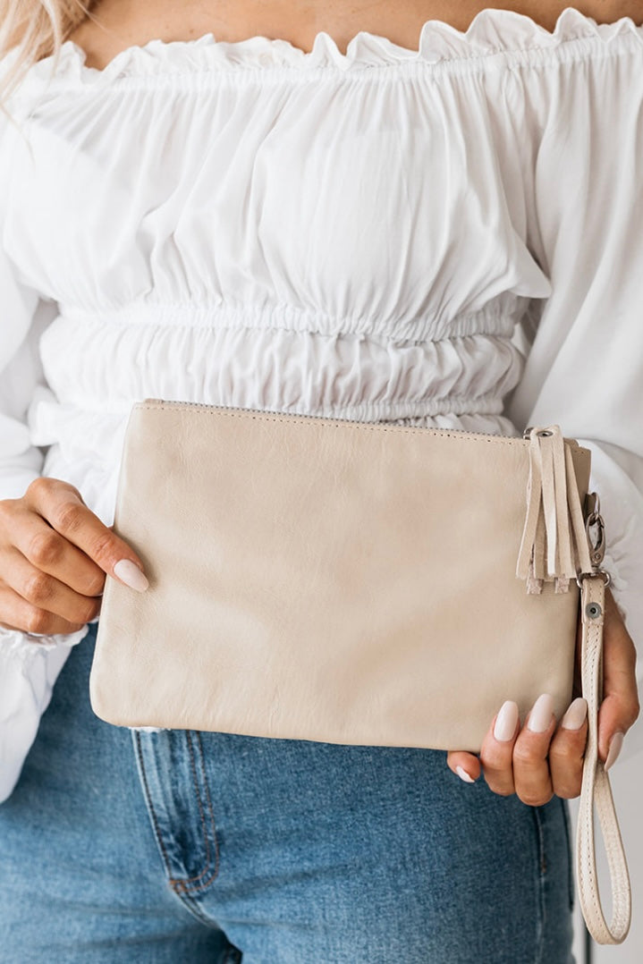 SHOE SHU | SUMMER TASSEL CLUTCH NATURAL | Bohemian Love Runway