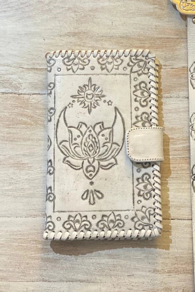 HOUSE OF SKYE | COSMIC LOVE LEATHER WALLET VINTAGE WHITE | Bohemian Love Runway