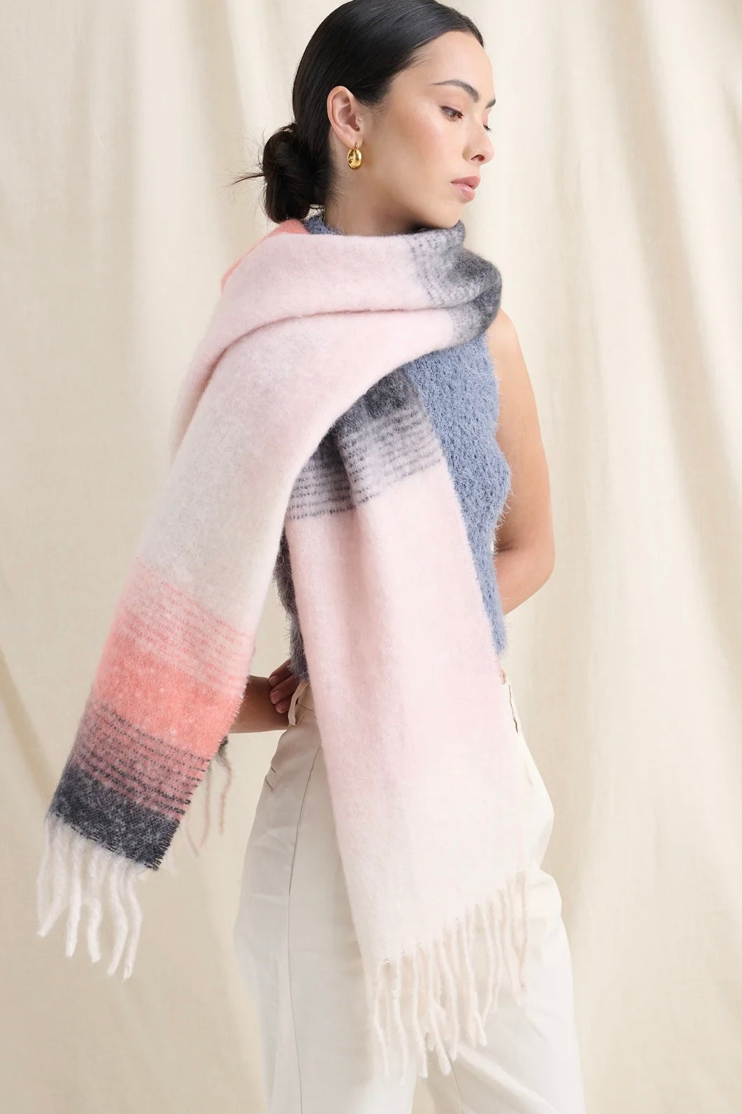  ANGELS WHISPER | YURA GRADIENT FLUFFY SCARF PINK | Bohemian Love Runway