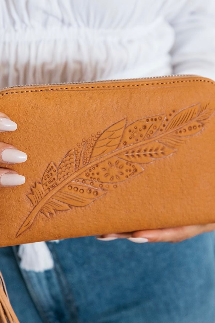  SHOE SHU | BOHO FEATHER ZIP ROUND WALLET TAN | Bohemian Love Runway