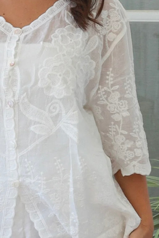 White cotton embroidered blouse with V-neck and scalloped edges – women’s tops Australia summer style