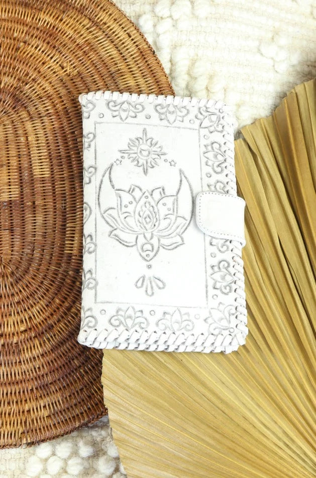  HOUSE OF SKYE | COSMIC LOVE LEATHER WALLET VINTAGE WHITE | Bohemian Love Runway
