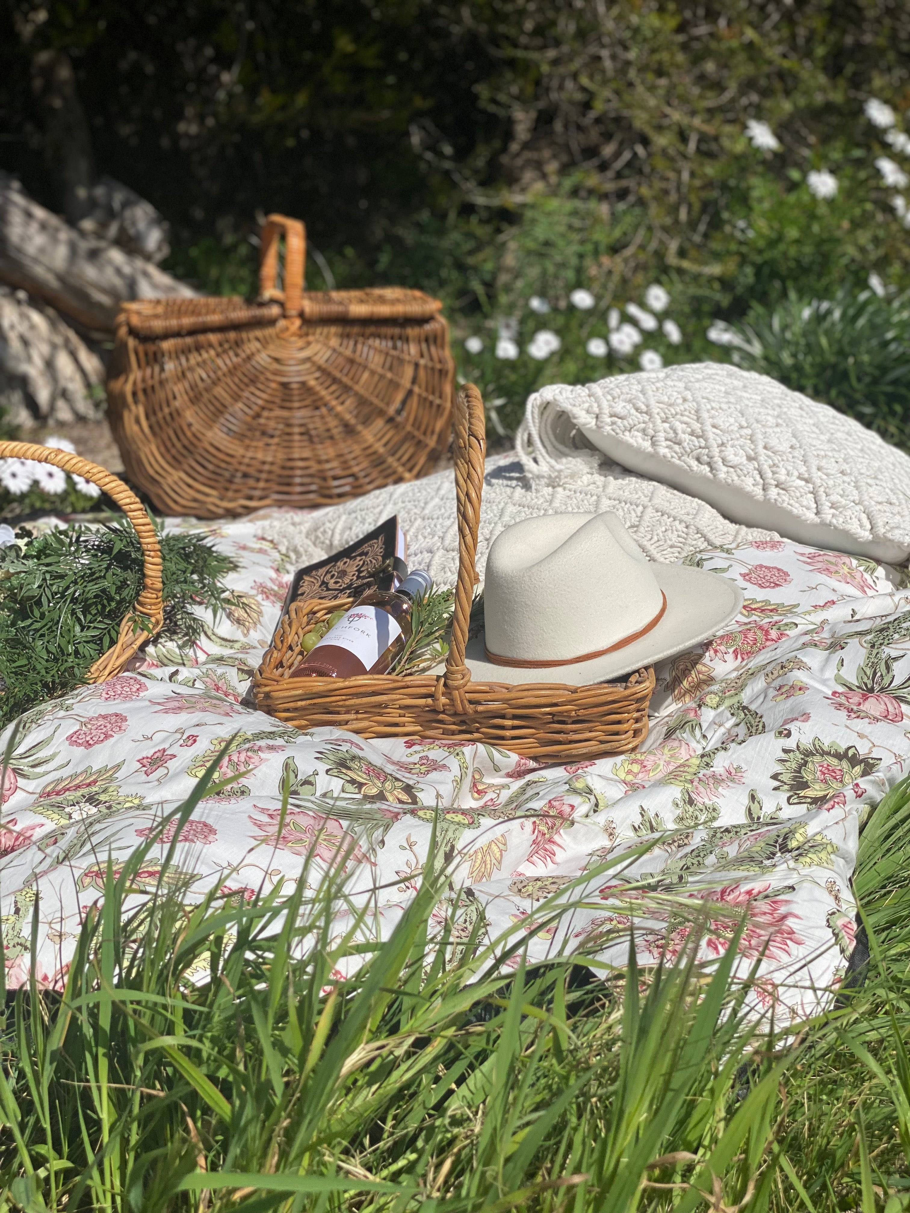  HOUSE OF SKYE | DAISY PICNIC BLANKET LILY WHITE | Bohemian Love Runway