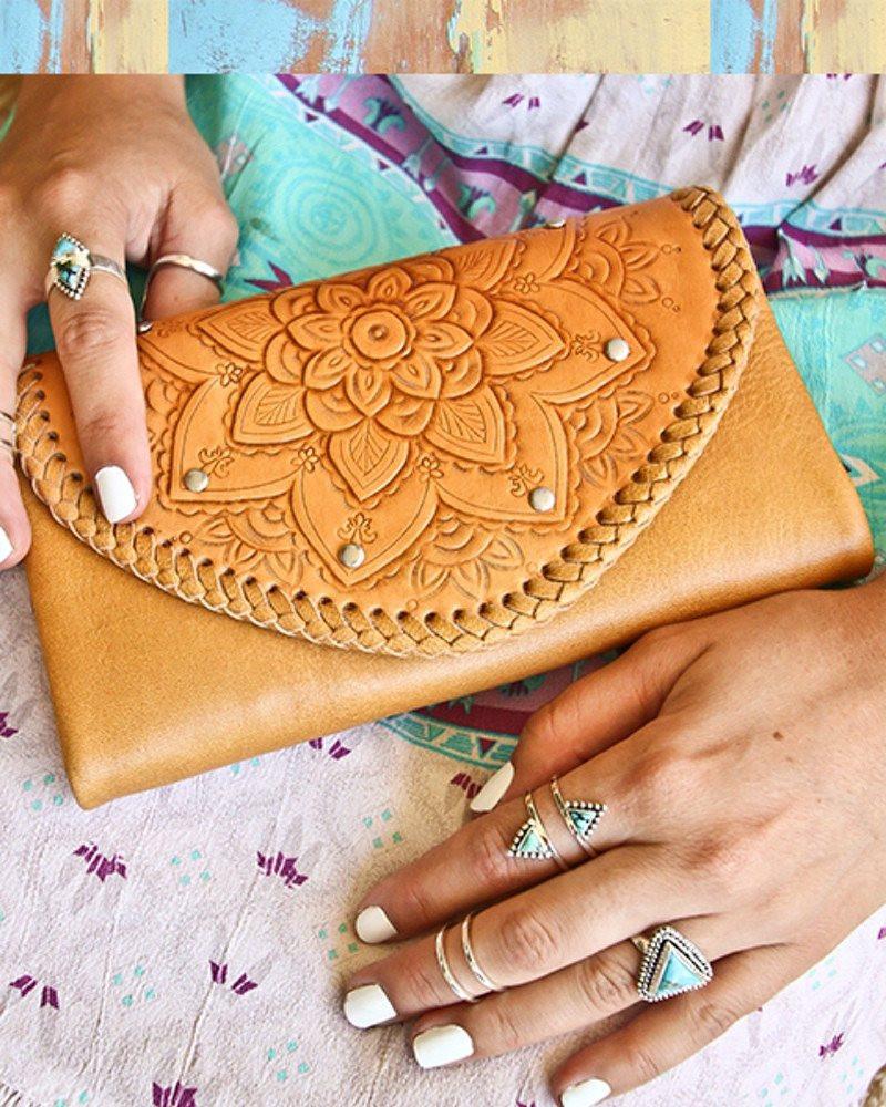  MAHIYA | SAHARA WALLET | Bohemian Love Runway
