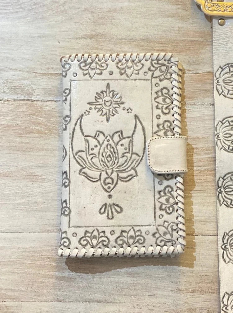  HOUSE OF SKYE | COSMIC LOVE LEATHER WALLET VINTAGE WHITE | Bohemian Love Runway